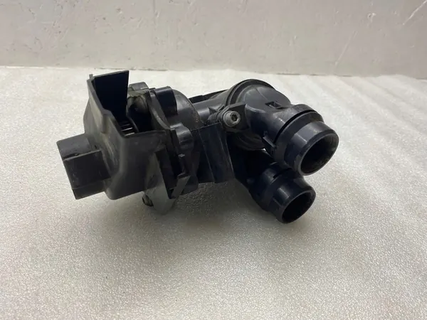 Vattenpump Volkswagen Golf VII 06H121026B image 4