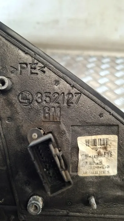 Opel OE LUSTERKOLEWESIGNUM vasen sivupeili Signum image 4
