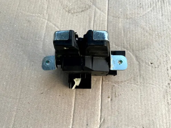 Trunk Lock Mercedes V-Class Vito W447 A4477401900 image 2