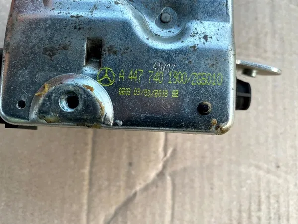 Trunk Lock Mercedes V-Class Vito W447 A4477401900 image 4