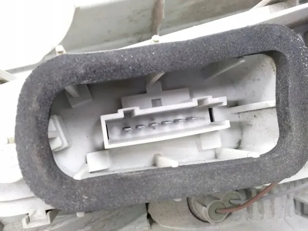 Skoda Roomster (5J) 2010 Luz trasera derecha OEM image 3