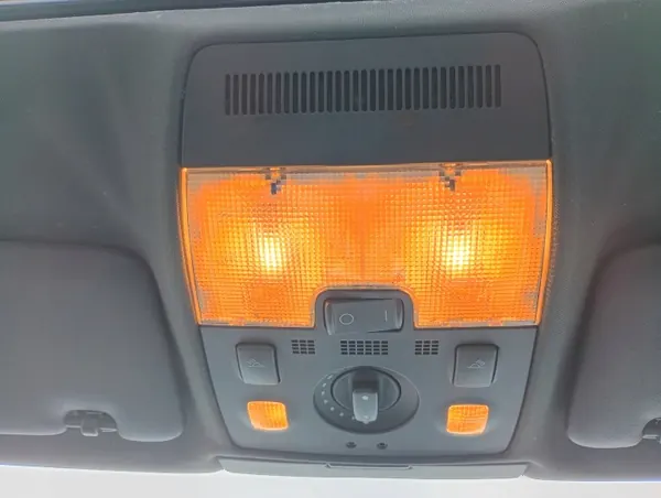 OEM MM-0303-64 Luz de techo Audi A4 B6 con control techo solar image 2