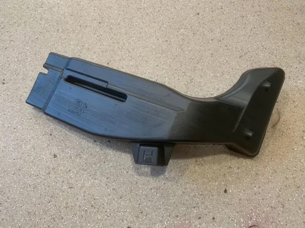 Audi e-tron Luftkanal OEM 4KE819830 Rechte Seite image 9
