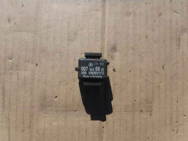 Tempomat-Relais OEM 0075450632 für Mercedes W124 image 2
