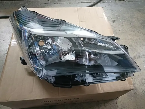 Faros derecho Toyota Yaris III DEPO image 2