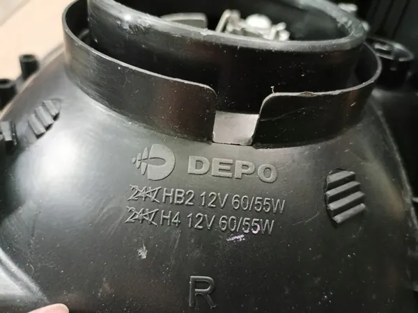 Faros derecho Toyota Yaris III DEPO image 4