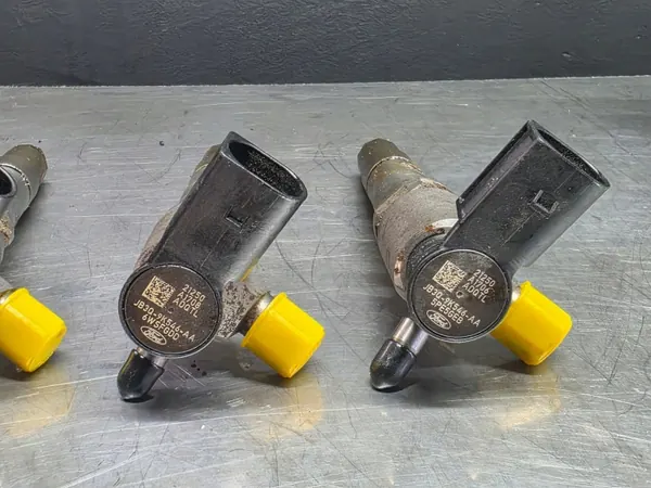 Inyector Ford Transit Custom OEM JB3Q9K546AA 2.0L Diésel image 3