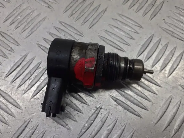 Sensor de pressão de combustível Toyota Auris 1.4 D4D 23280-33020 image 2