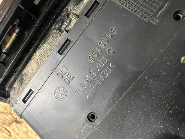 VW Touareg 5.0 TDI Achter Asbak Ventilatierooster OEM 7l6819203c image 3