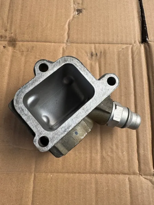 Flange do sistema de arrefecimento A9362032736 Mercedes Atego image 4
