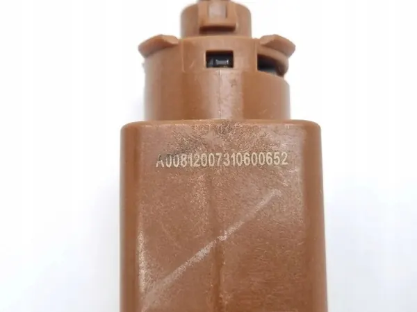 Nissan Rogue 2021 Interrupteur/Senseur de lumière de recul OEM image 4