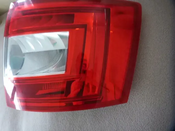 Luz trasera LED derecha SKODA OCTAVIA III Kombi 5E9945096A image 3