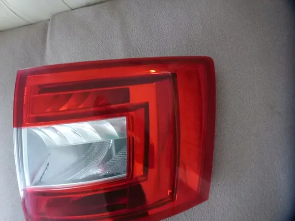 Luz trasera LED derecha SKODA OCTAVIA III Kombi 5E9945096A image 5