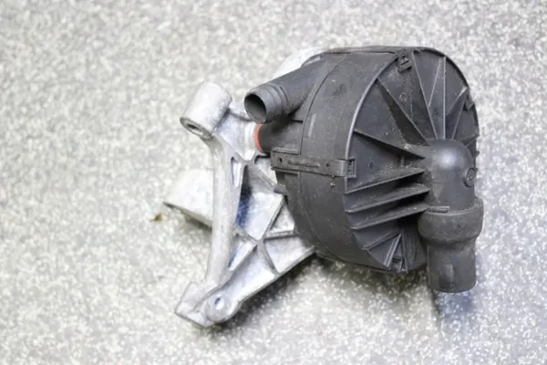 Mercedes-ilmapumppu OEM A2710101730 E-luokka W212 image 2
