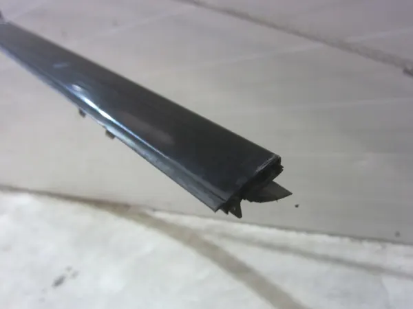 BMW F02 Rail de Toit Droit OEM 51137221828 Noir Saphir image 3