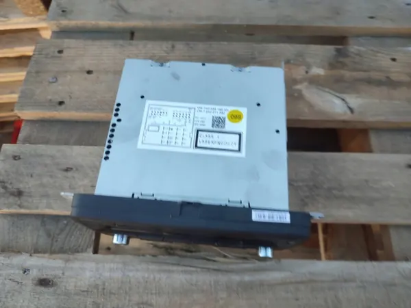 Begagnad OEM 1K0035186AN CD-radio VW Passat B7 image 3