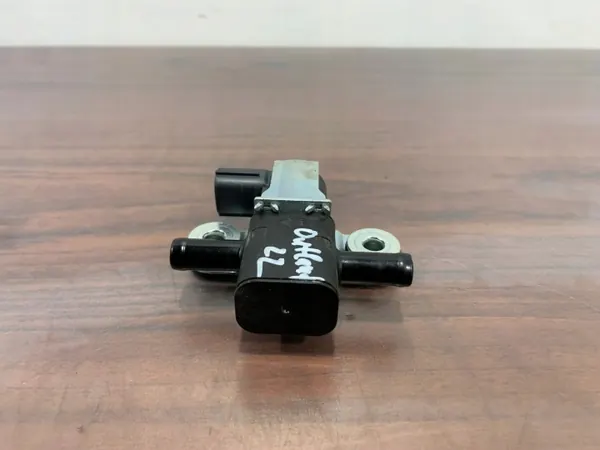 Mitsubishi Outlander Kraftstoffdampfventil OEM K5T45875 image 3