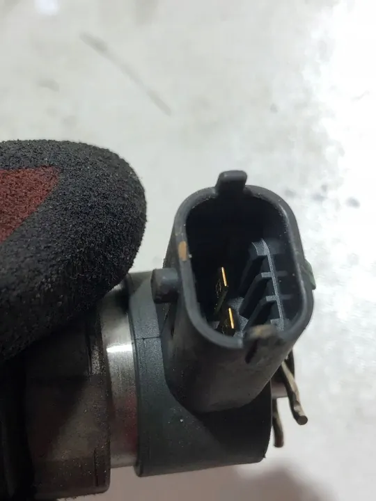Inyector Volvo V70 2005 OEM 8658351 image 3