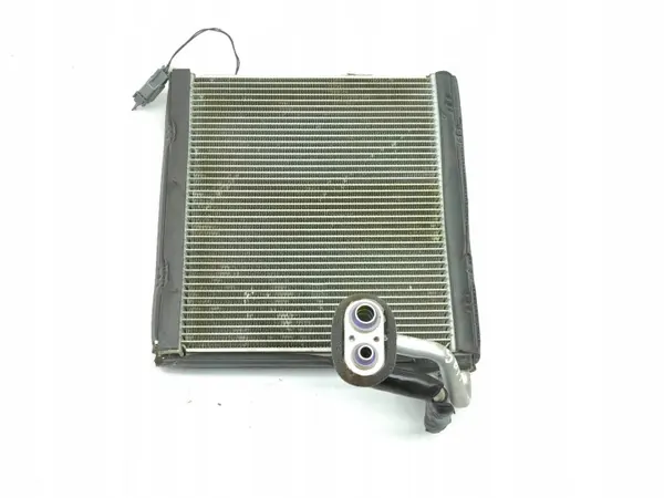 Ford Kuga III 2022 A/C Lämmitysydin OEM AMD178220 image 2