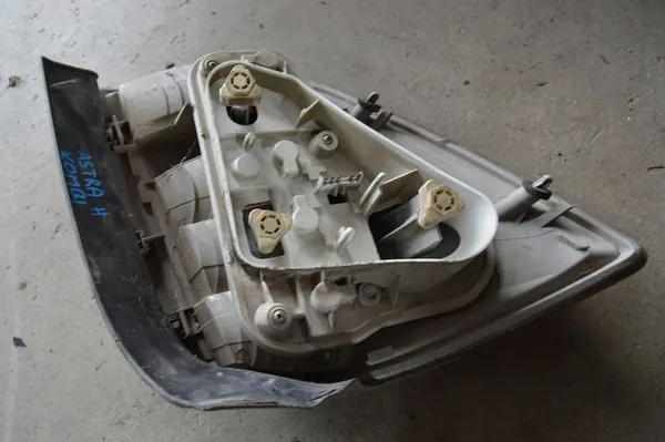 Opel Astra H Luz Trasera Derecha 93182993 image 2