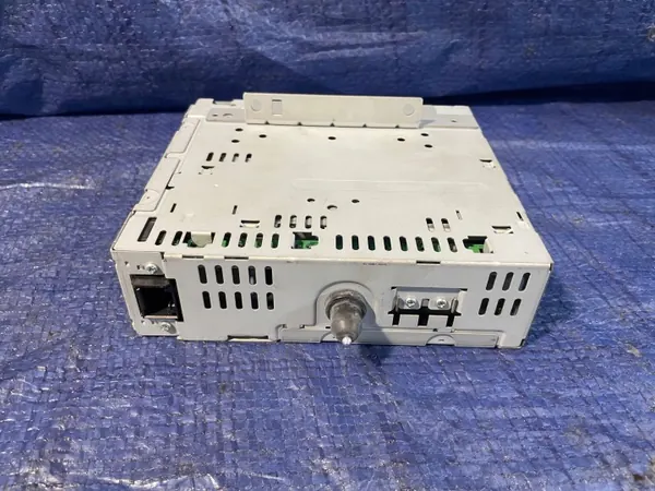Lecteur CD Volvo OEM 30679804-1 Occasion image 3