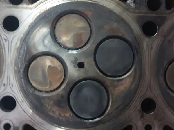 Cabeça Motor DAF com 2 Sensores Peça OEM image 3