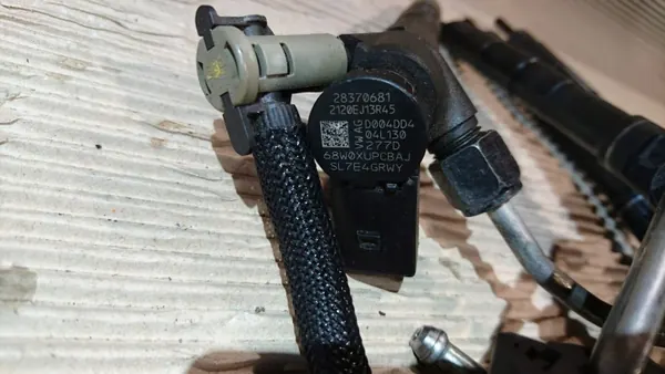 Inspuitpomp OEM 04L130277D voor 1.6 TDI image 5