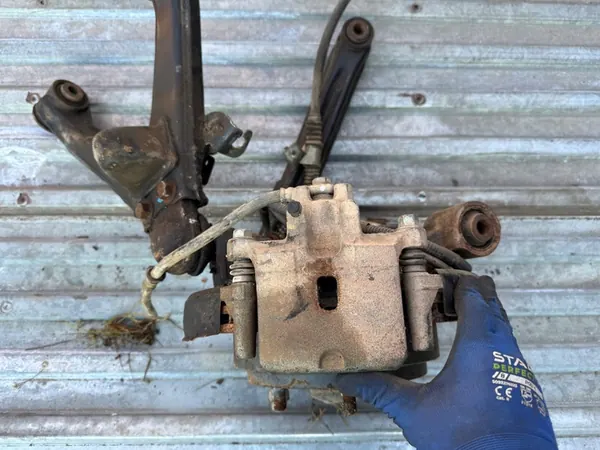 Bakre vänstra knuckle Mitsubishi Pajero IV MR992531 image 5