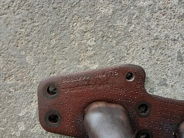 VOLVO V50 S40 C30 C70 Coletor de escape 2.4 8653299 image 2