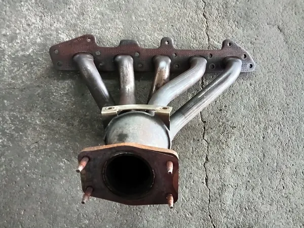 VOLVO V50 S40 C30 C70 Coletor de escape 2.4 8653299 image 4