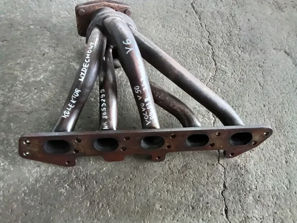 VOLVO V50 S40 C30 C70 Coletor de escape 2.4 8653299 image 5