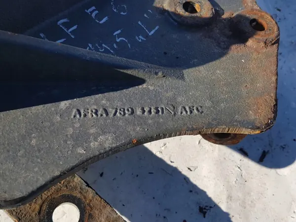 Suporte de mola esquerdo DAF AFRA789 - Usado image 3