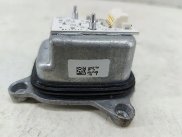 Módulo farol LED direito OEM 90095778 para Seat Ibiza image 3