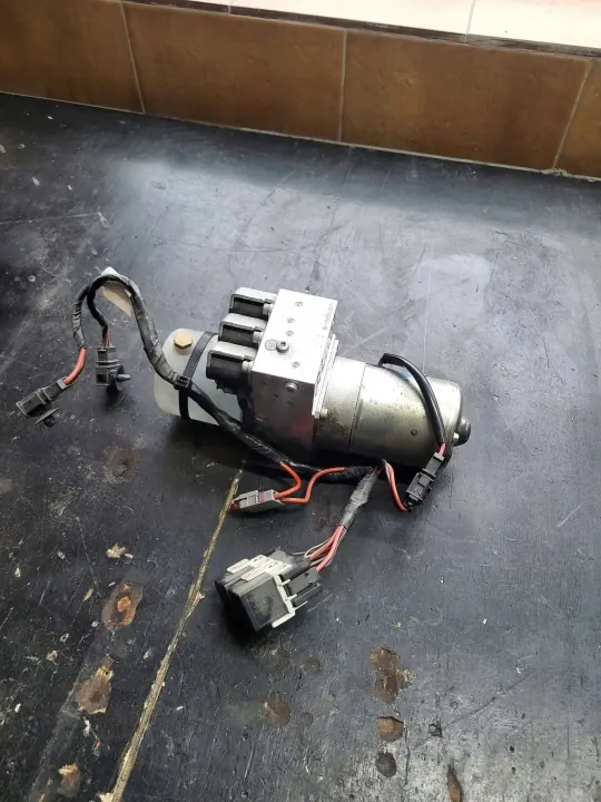 Audi A5 8T kattoaukon pumppu OEM DAI1111068 image 2