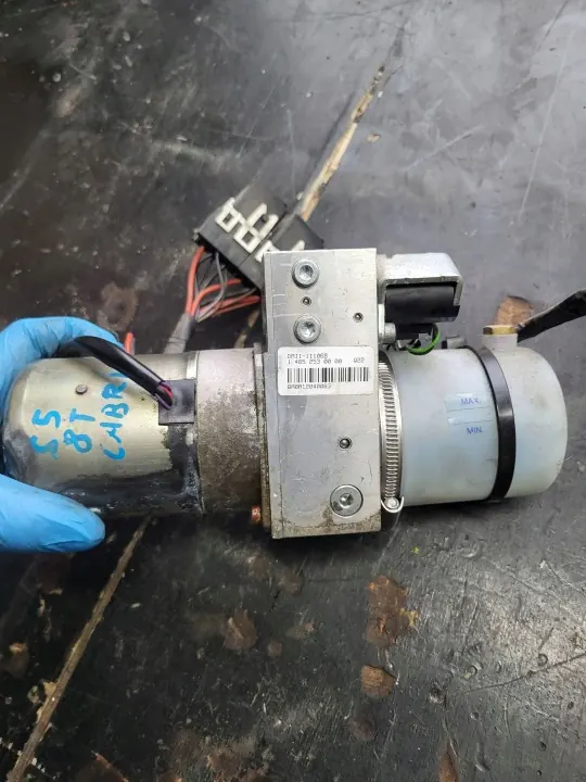 Audi A5 8T kattoaukon pumppu OEM DAI1111068 image 3