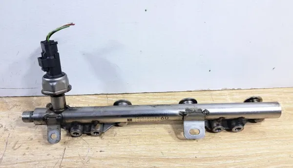 Nissan OE H8201142075 Einspritzschiene mit Sensor image 2