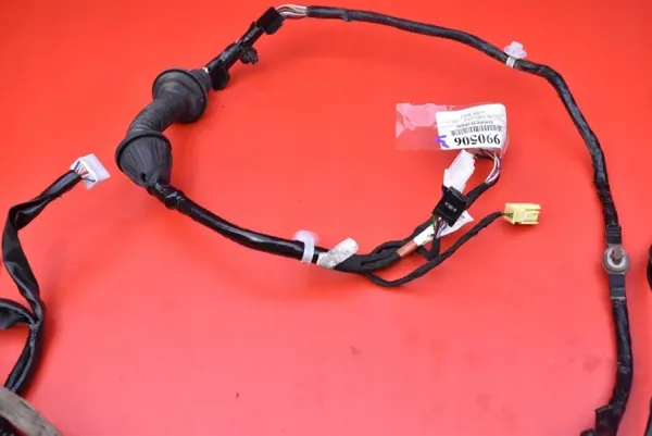 Harness Puerta Derecha Trasera OEM 82153-0DD80-A image 10
