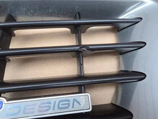 Volvo S40 II V50 R-Design Grille image 5