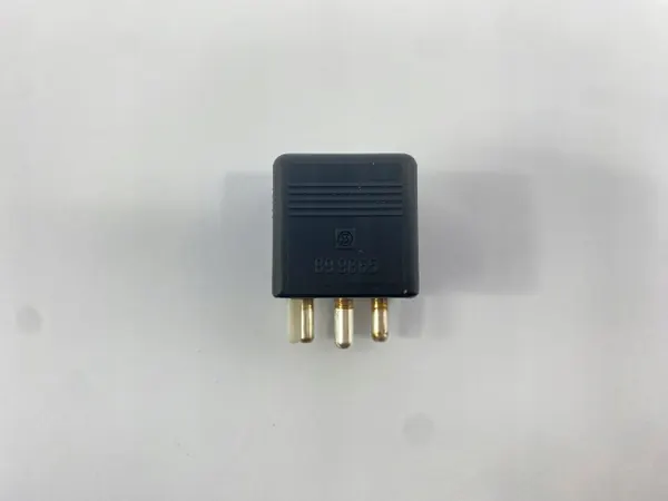 Relé OEM 0015426819 40A 12V para Mercedes W124 image 3