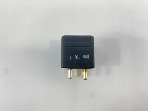 Relé OEM 0015426819 40A 12V para Mercedes W124 image 4