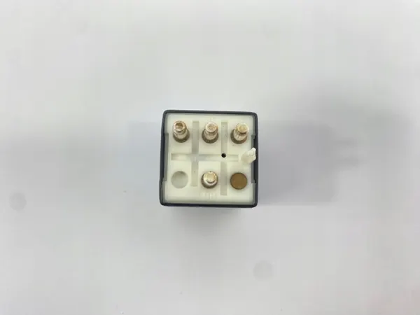 Relé OEM 0015426819 40A 12V para Mercedes W124 image 6