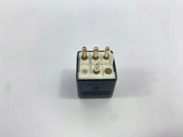 Relé OEM 0015426819 40A 12V para Mercedes W124 image 7