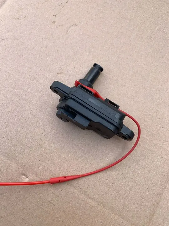 VW Skoda Audi Kraftstoffklappenaktuator OEM 4m0862153B image 2