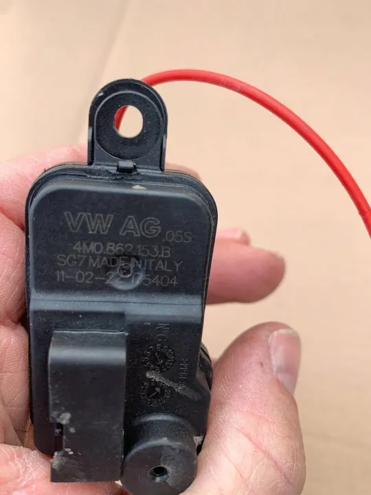 VW Skoda Audi Kraftstoffklappenaktuator OEM 4m0862153B image 4