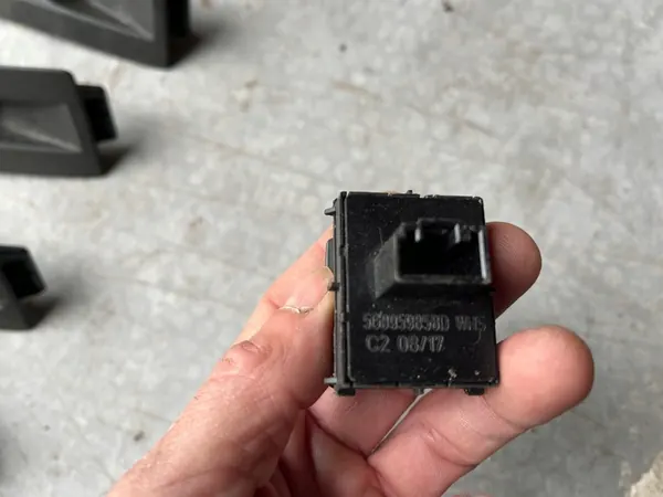 Linker Fenster-Schalter VW Crafter II MAN TGE 2.0 TDI image 2