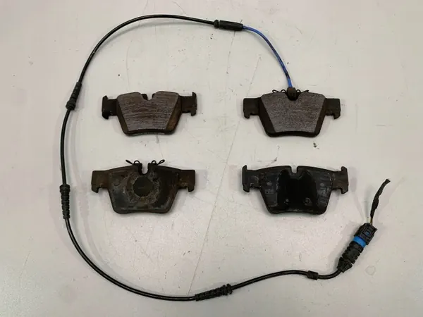 BMW 8842964 Bremsbeläge hinten mit Sensor image 2