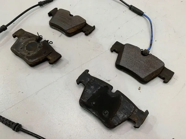 BMW 8842964 Bremsbeläge hinten mit Sensor image 3