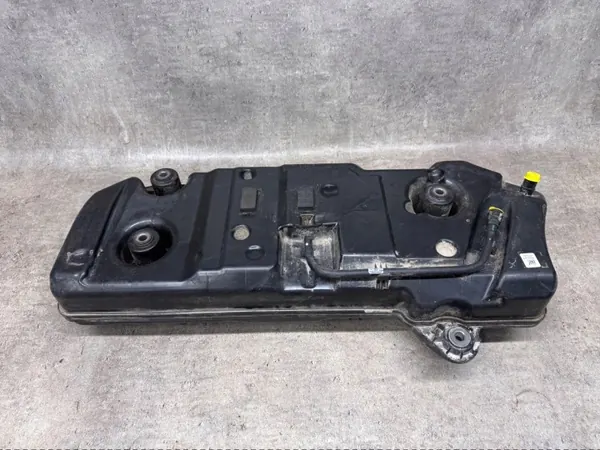 Tanque AdBlue Mercedes-Benz A1674709901 - Usado image 2
