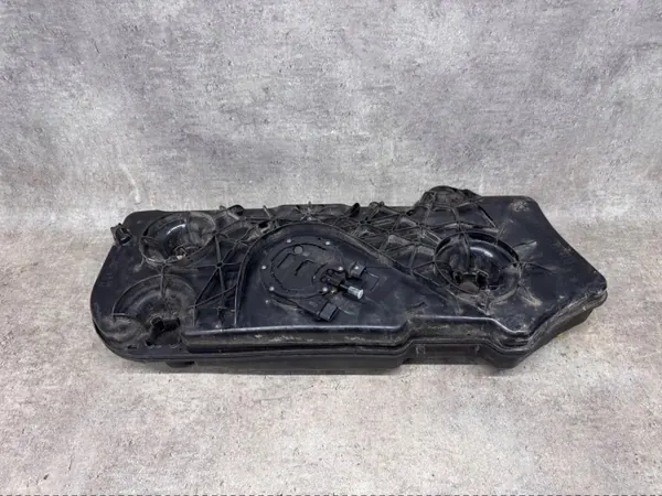 Tanque AdBlue Mercedes-Benz A1674709901 - Usado image 4