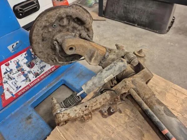 OEM 965438228 Hinterachsschwinge für Citroen Berlingo image 4
